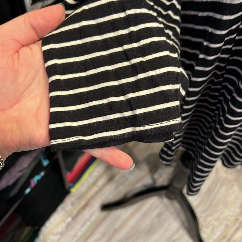 #217. 🪷Maurices Black and White long sleeve top. Tunic length. Xl - Picture 6 of 8